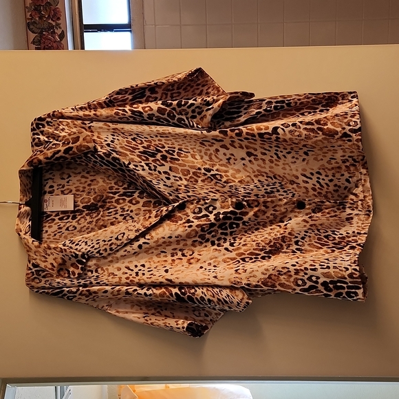 Never worn Pajama set leopard print - Picture 2 of 7